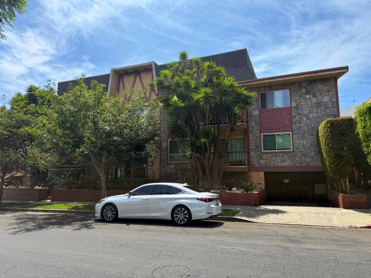 1849 Greenfield Avenue #106