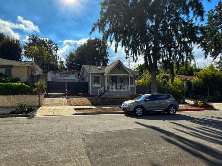 402 East Ellis Avenue