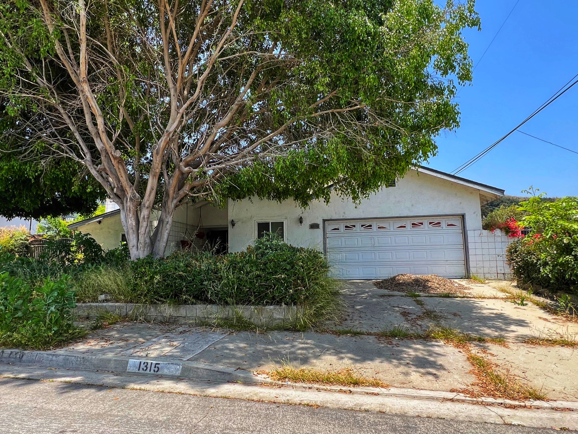 1315 Ameluxen Avenue